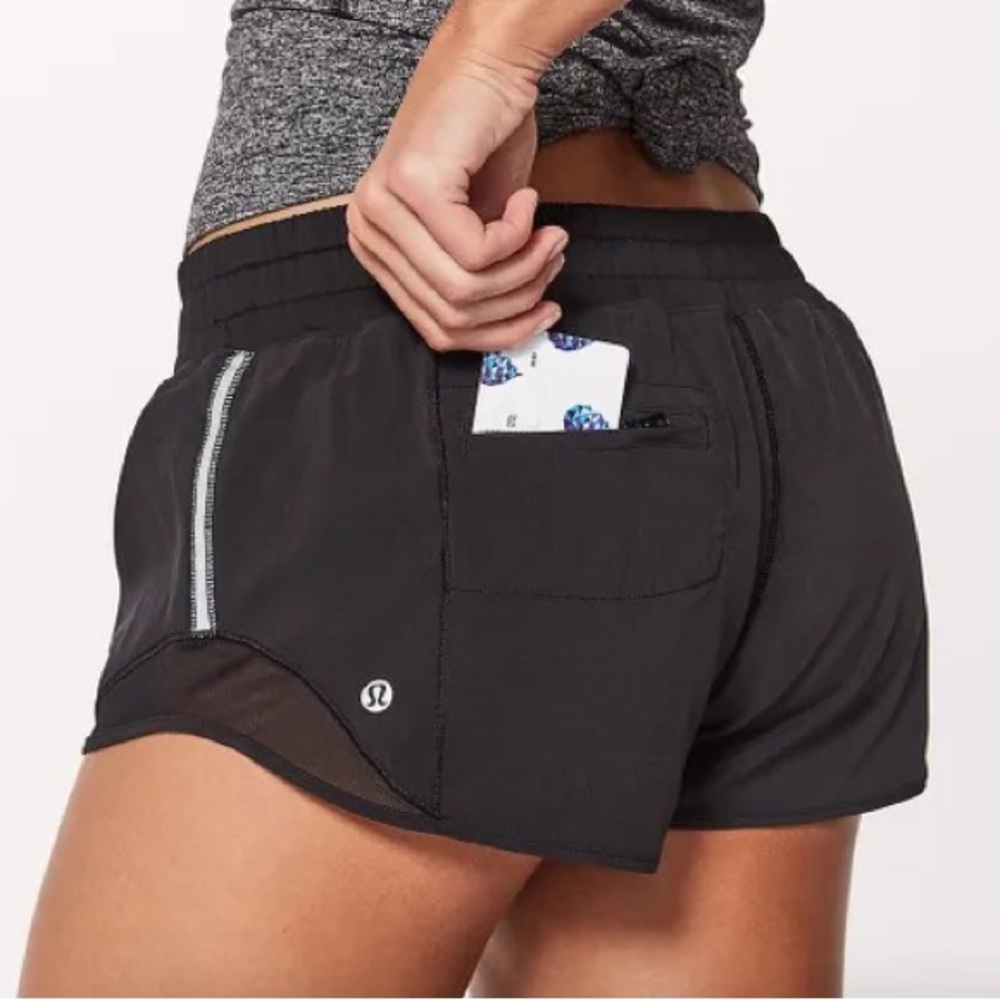 Lululemon Hotty Hot short - 2.5 inseam - Black - Size 8